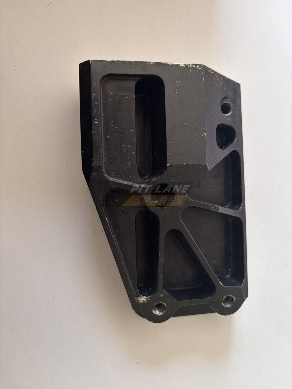TOP ENGINE MTG BLK       